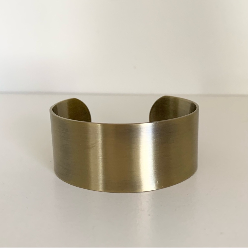 Hold NWOT gold cuff